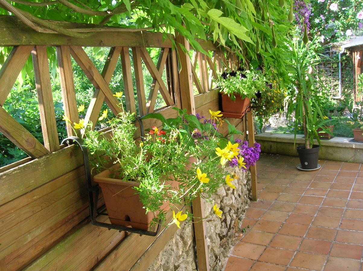 Le Petit Jardin Yoyo Hotel Monts Exterior photo