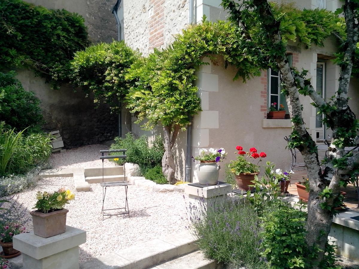 Le Petit Jardin Yoyo Hotel Monts Exterior photo