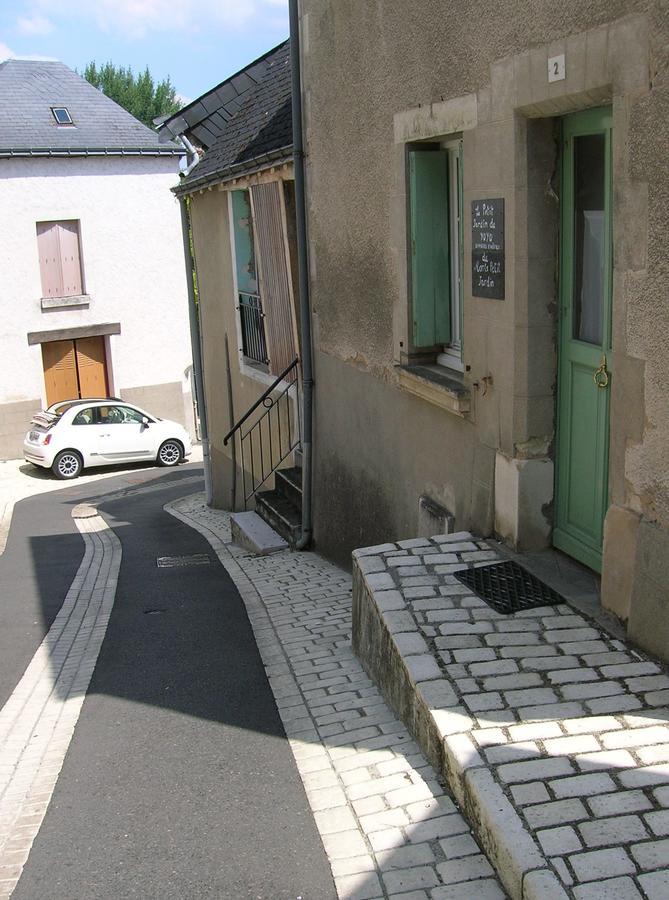Le Petit Jardin Yoyo Hotel Monts Exterior photo