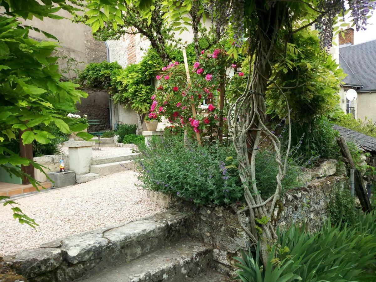 Le Petit Jardin Yoyo Hotel Monts Exterior photo