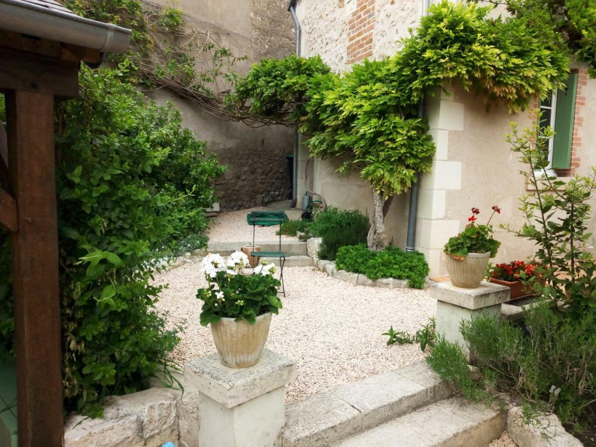 Le Petit Jardin Yoyo Hotel Monts Exterior photo