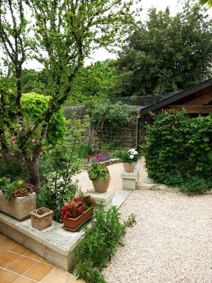 Le Petit Jardin Yoyo Hotel Monts Exterior photo