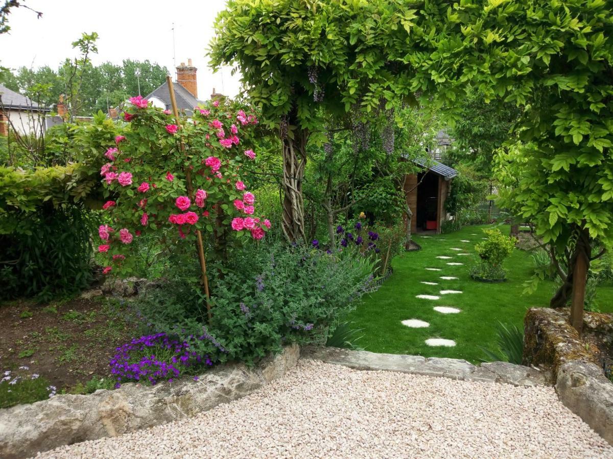 Le Petit Jardin Yoyo Hotel Monts Exterior photo